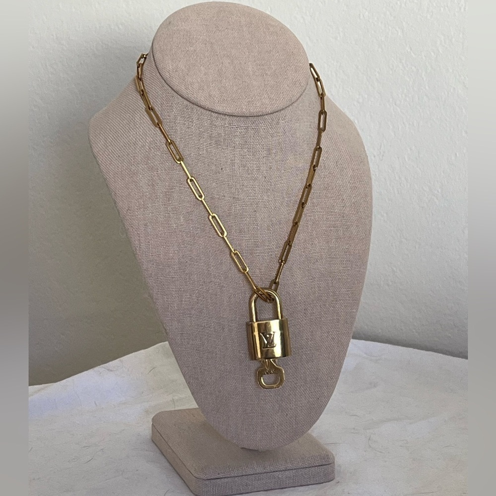 Louis Vuitton Lock & Key #320 16” Unbranded GF Necklace - Picture 12 of 14